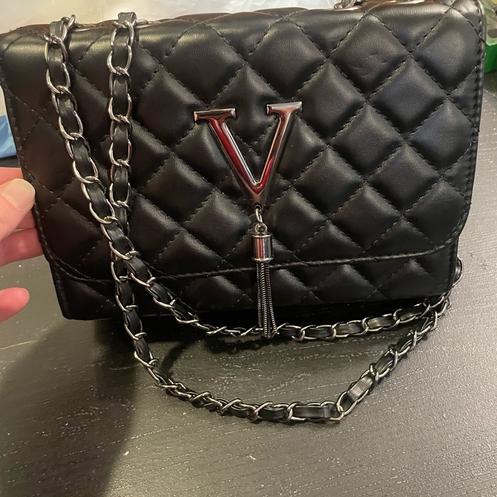 Black quilted shoulder bag